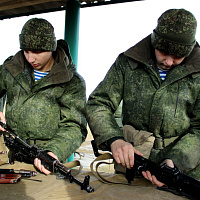 Новобранцы 5 обр СпН проходят курс начальной военной подготовки