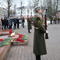 Церемония возложения цветов к Вечному огню мемориала «Жертвам фашизма»