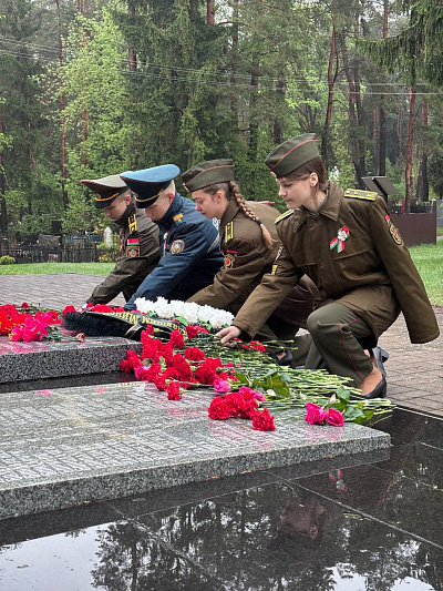 Представители военно-медицинского института в БГМУ почтили память героев-освободителей Минска