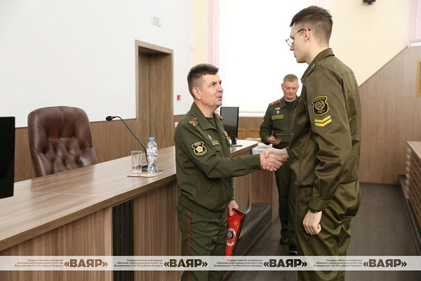 Чествование военнослужащих, увольняемых в запас