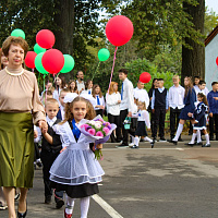 Военнослужащие 83-го отдельного инженерно-аэродромного полка поздравили школьников с Днём знаний