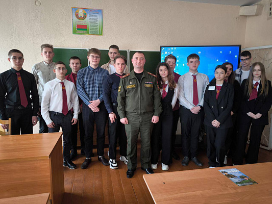 Военнослужащие 65 автбр провели профориентационную работу со школьниками