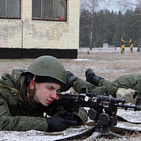 Учатся гвардейцы