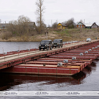 Военнослужащие 30 ождбр навели понтонный мост через Западную Двину в Бешенковичах