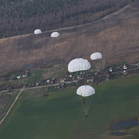 Военнослужащие войсковой части 89417 совершили десантирование