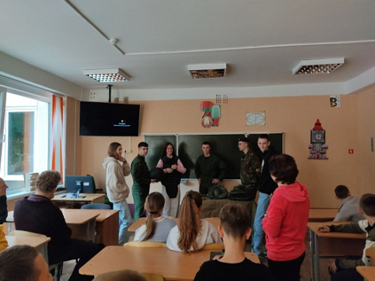 Военнослужащие в гостях у школьников