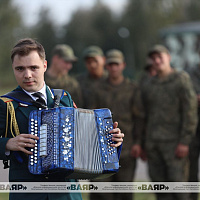 На полигоне под Борисовом состоялся праздничный концерт 