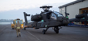 Великобритания получила первые два вертолета АН-64Е