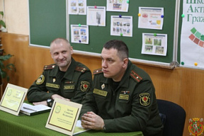 Военнослужащие в гостях у школьников