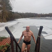 Окунание в прорубь в православный праздник Крещения Господня 