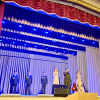 С песней и служить веселее