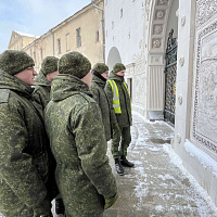 Военнослужащие 60-го отдельного полка связи посетили Старый замок в Гродно