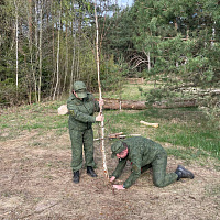 Военные медики тоже приняли участие в субботнике 