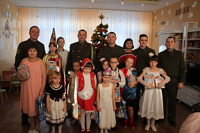 И сияли улыбки на лицах И сияли улыбки на лицах