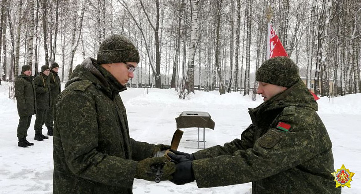 Вручили оружие