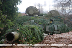 Военнослужащие одного из подразделений механизированной бригады выдвинулись из района сосредоточения в боевые порядки