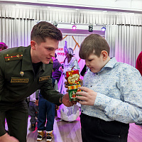 Военнослужащие 65-й автомобильной и 36-й дорожно-мостовой бригад приняли участие в акции «Наши дети»