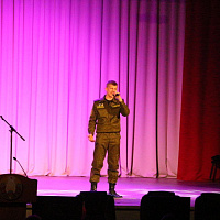 Слонимские гвардейцы подарили женщинам праздничный концерт