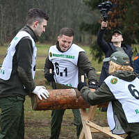 И пером и топором!