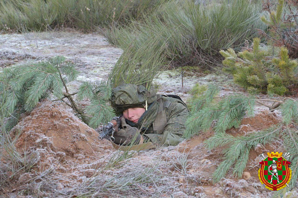 Учатся гвардейцы