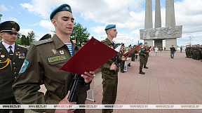 Около 500 новобранцев-десантников приняли присягу в Витебске 