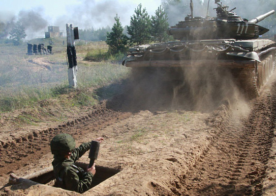 Курсанты Военной академии прошли обкатку танком