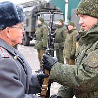 Вручили боевое оружие
