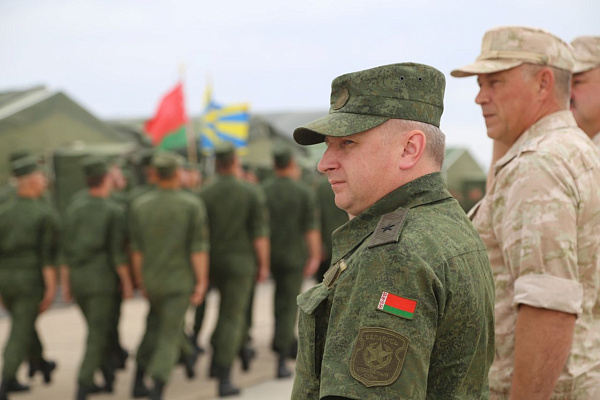 На Ашулуке подняли Государственные флаги Беларуси и России