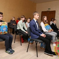 Не нарушая добрую традицию