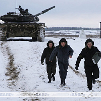 Занятия по огневой подготовке на полигоне Лепельский