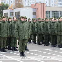 В Минской военной комендатуре новобранцы проходят начальную военную подготовку