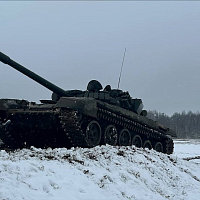 Курсанты Военной академии сдали экзамен по вождению танка Т-72Б