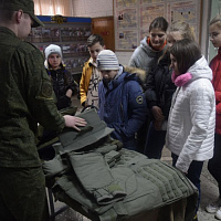 Школьники в гостях у военных инженеров