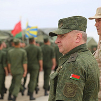 На Ашулуке подняли Государственные флаги Беларуси и России