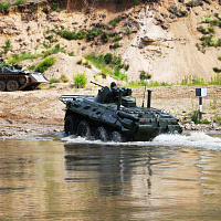 Занятия по преодолению водной преграды с военнослужащими 11 омбр