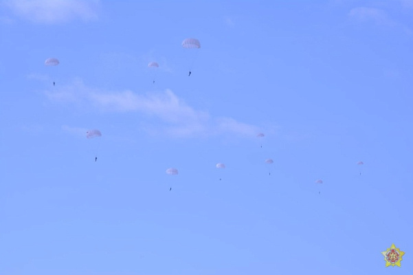 «Расплескалась синева…»