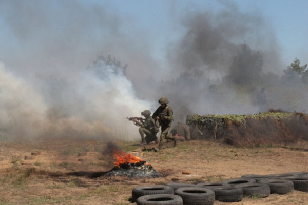 С упором на практику