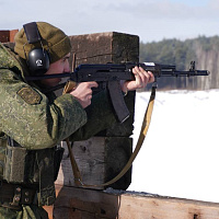 Занятия по огневой подготовке с гвардейцами 120 омбр