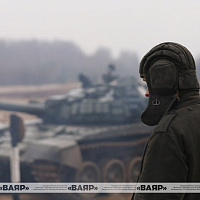 Занятие по вождению танка Т-72Б с личным составом одного из танковых подразделений 120 омбр