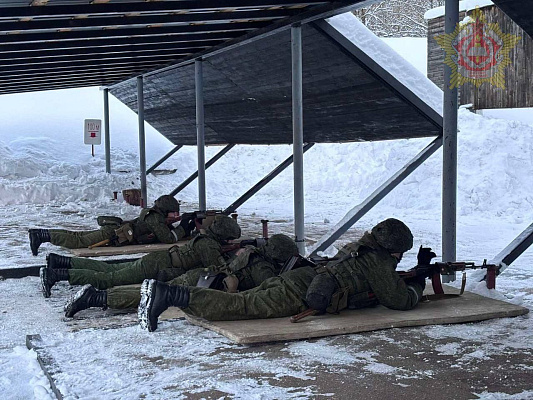 Занятия по огневой подготовке с курсантами Военной академии