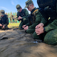 С новым пополнением продолжаются занятия по боевой подготовке