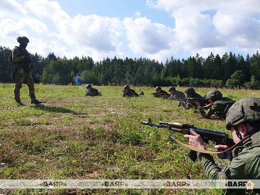 На полигоне Уручье проходят занятия по огневой подготовке с офицерами органов военного управления