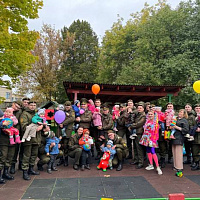 Военнослужащие 60 опс подарили детям праздник