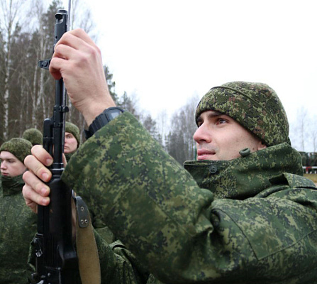 Занятие по огневой подготовке с новобранцами 65 автбр