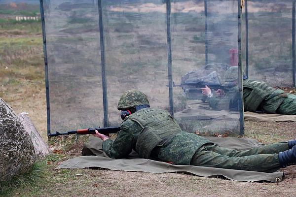 Занятие по огневой подготовке с военнослужащими 11 омбр
