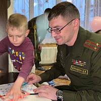 Военнослужащие 60 опс поздравили с Новым годом воспитанников Борисовского специализированного дома ребенка