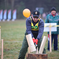 И пером и топором!