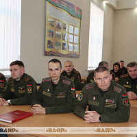 В ЗОК прошёл воинский ритуал прощания генерал-майора Вадима Сурова с Боевым Знаменем объединения