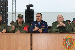 Генерал-лейтенант Юнус-Бек Евкуров наблюдал за ходом конкурсов «АрМИ-2021» в Беларуси