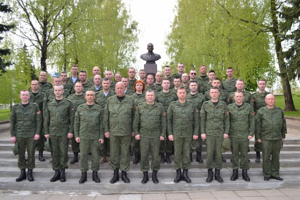 С упором на практику